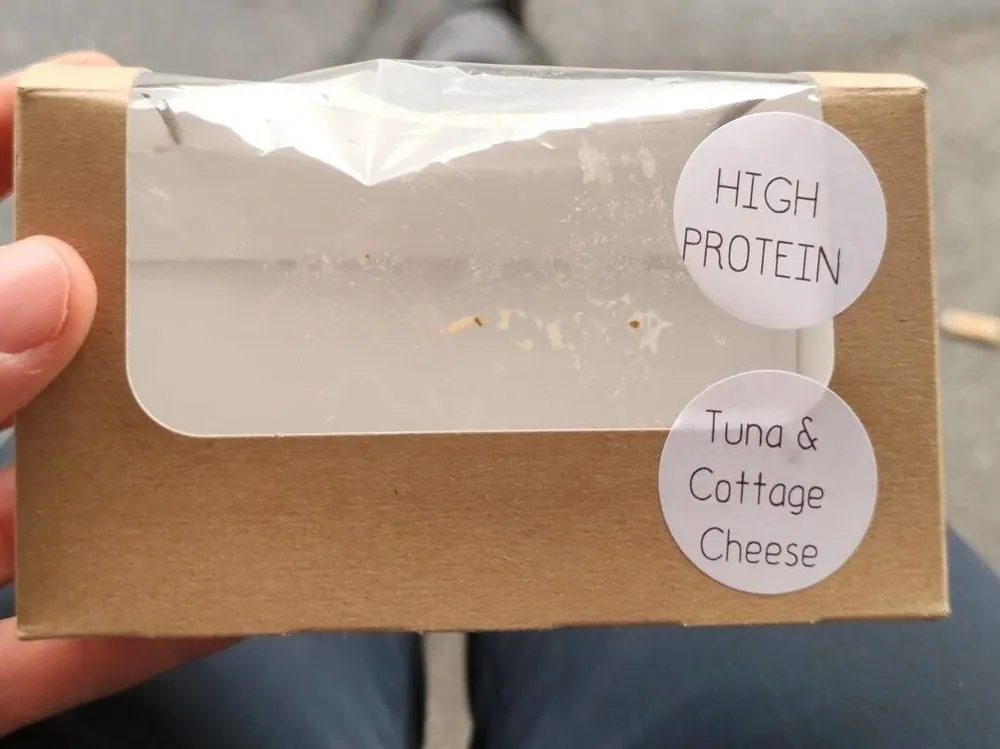 Sandwich tuna and cottage cheese