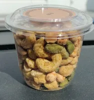 Mélange de fruits à coque avec pois chiches