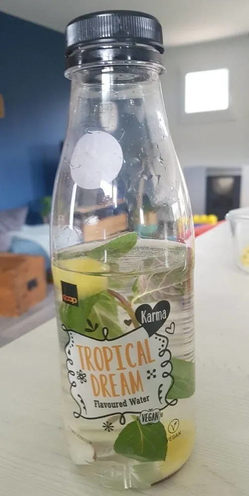 Tropical dream flavouted water