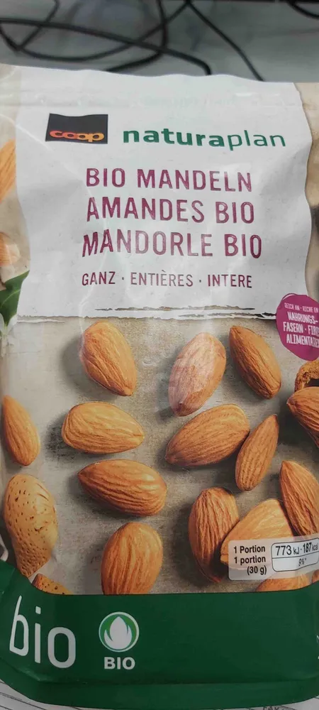 Amandes bio entières