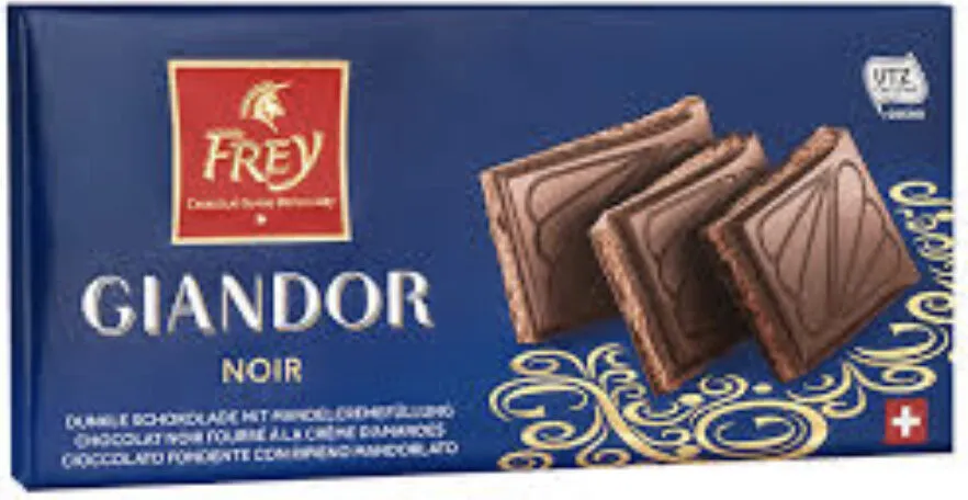 Chocolat noir fourré à la crème d'amandes