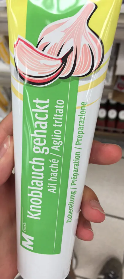 Knoblauch gehackt in Tube