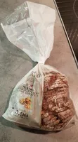 Pain de seigle aux noix tranche