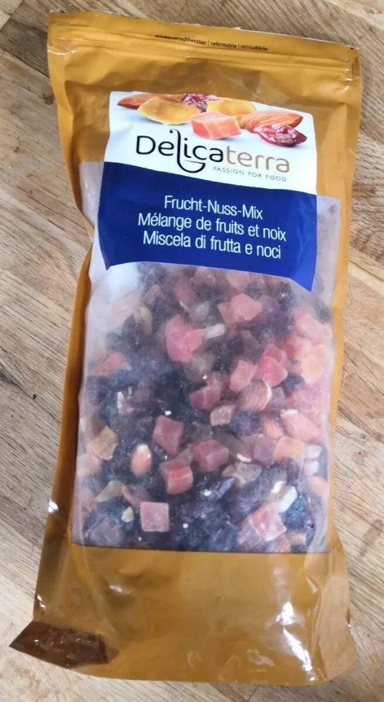 Mélange de fruits séchés sucrés et d'amandes