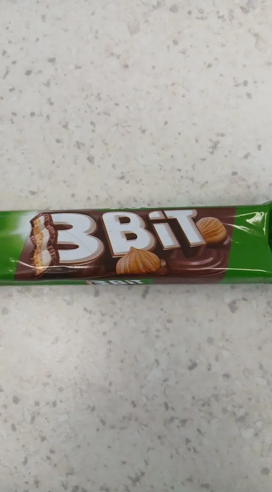 3Bit Sušenka s mléčnou čokoládou a náplní s lískovými oříšky