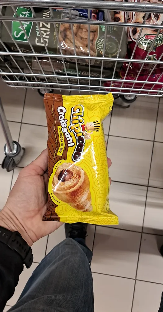 Chipicao croissant with cocoa filling