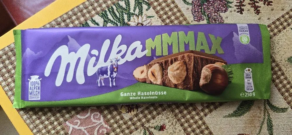 Ganze Haselnüsse