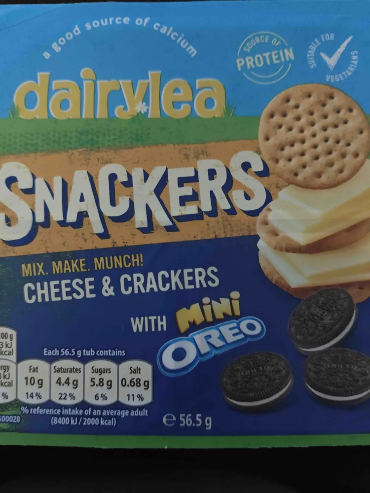 Dairy lea snackers cheese and crackers with mini oreo