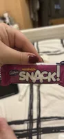 Milk chocolate (14%) sandwich biscuit