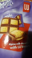 Chocolat au lait surmonté de biscuits