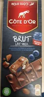 Chocolat au lait aux myrtilles confites et aux amandes