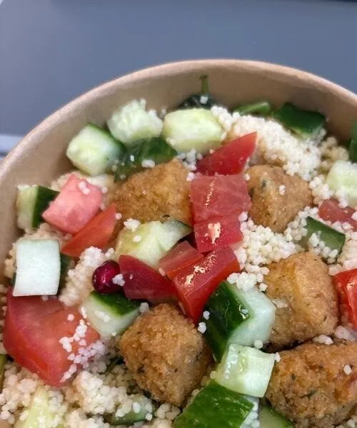 Couscoussalat mit Falafel