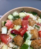 Couscoussalat mit Falafel