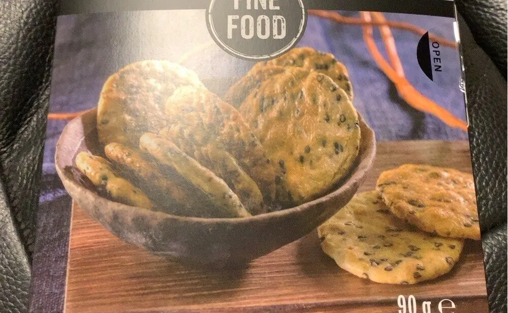 Sesame rice vrackers