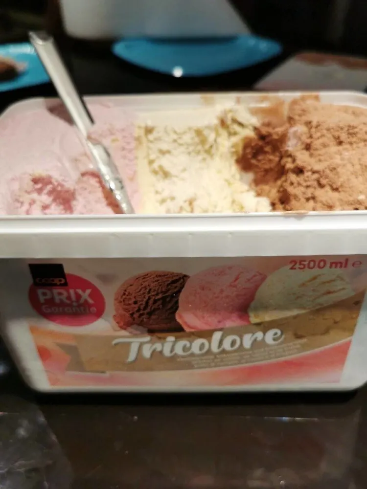 Tricolore, vanille choco fraise