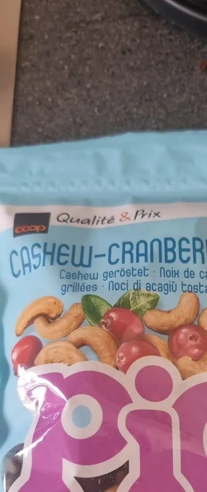 Cashew-cranberry mix