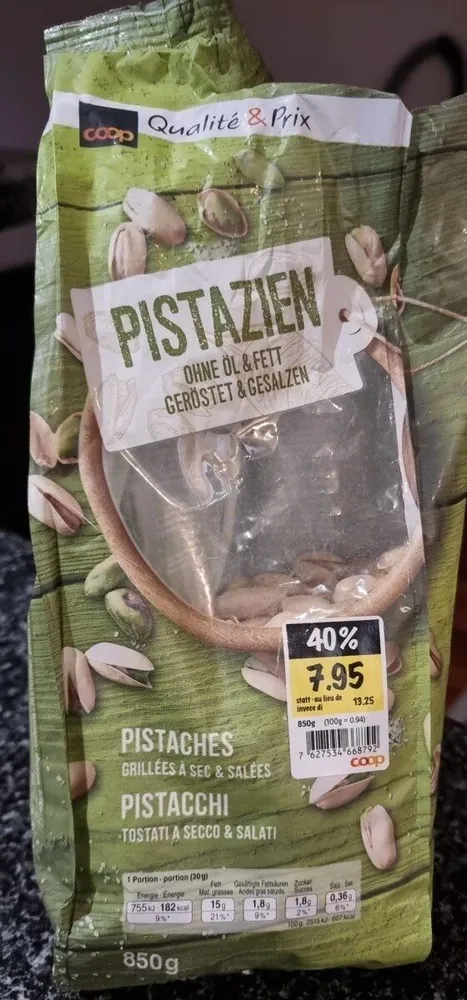 Pistaches grillées à sec et salées