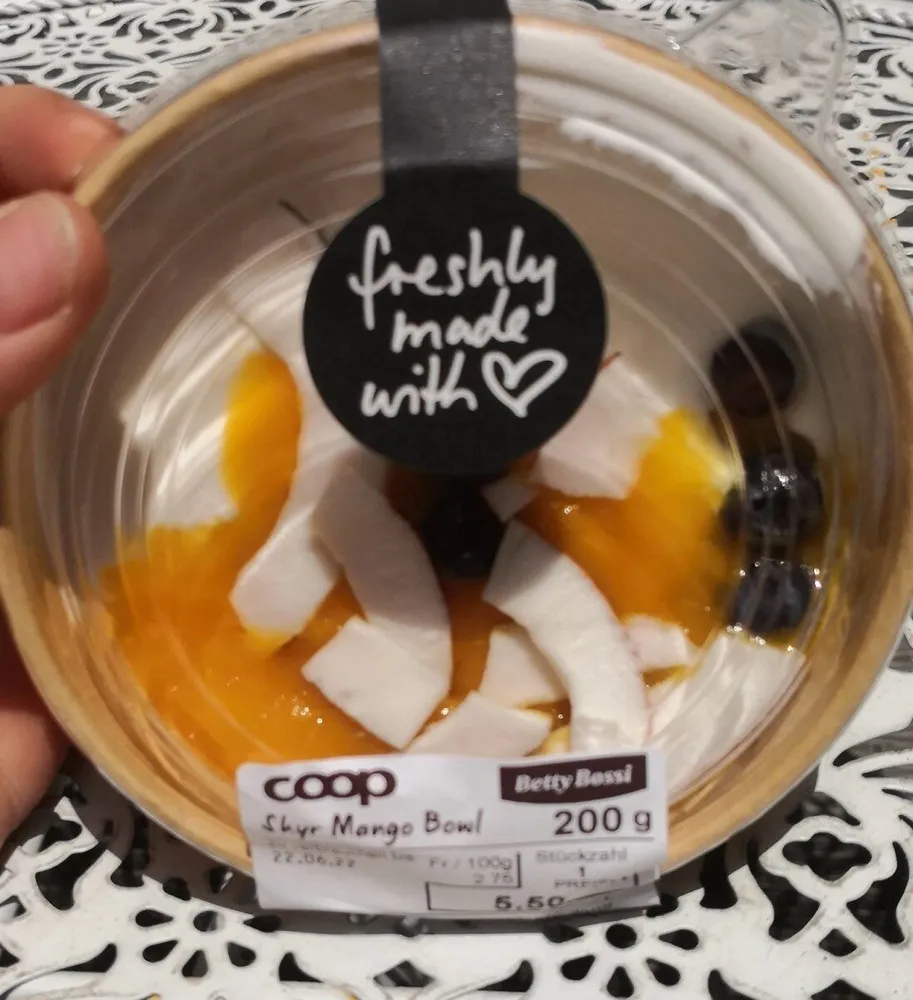 Skyr mango bowl