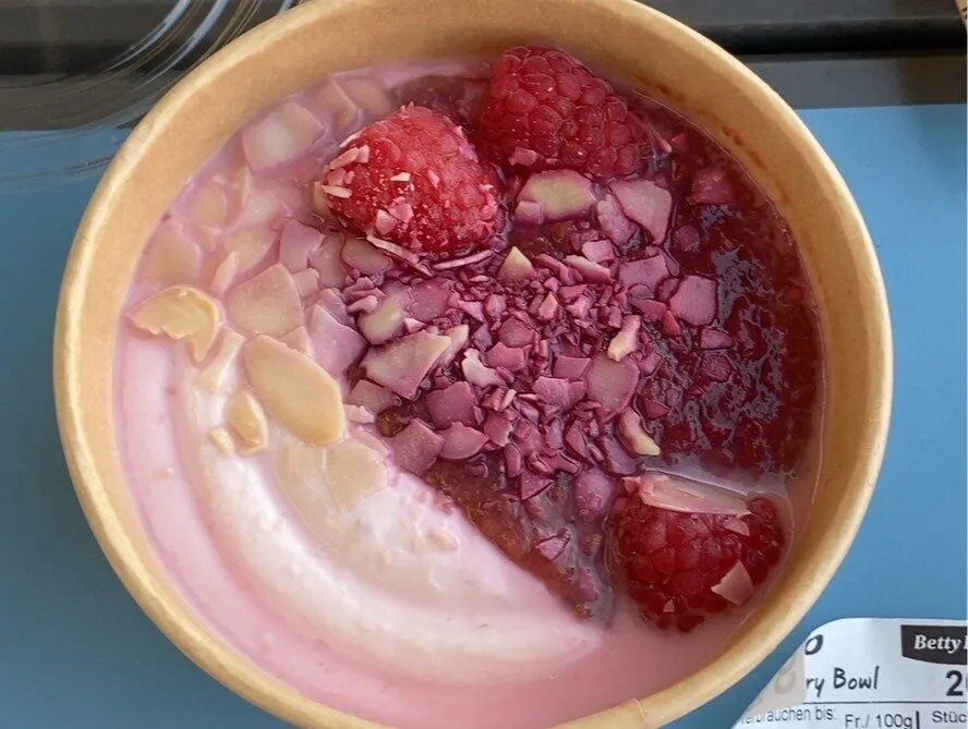 Skyr Berry Bowl