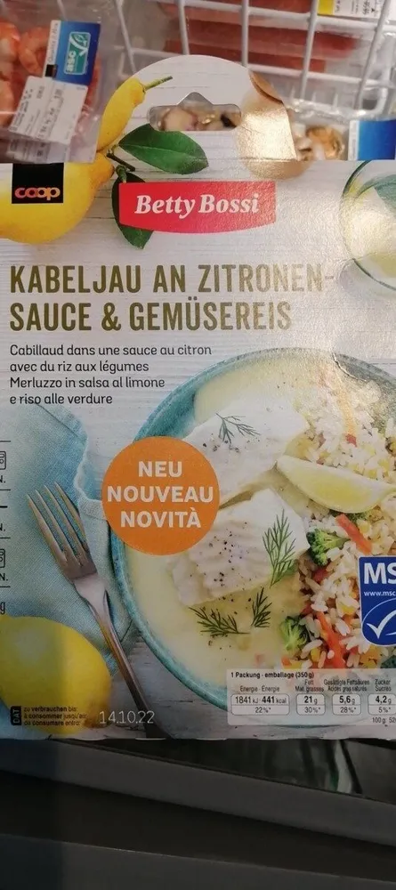 Cabillaud dans une sauce au  avec du riz aux légumes citron
