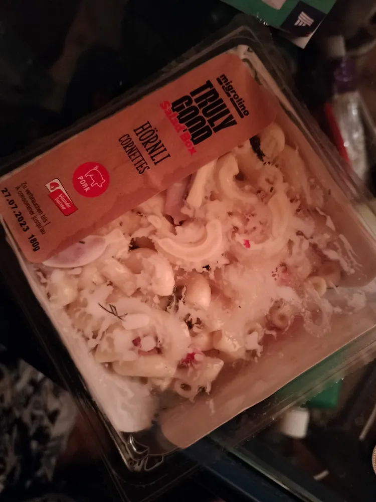 Eierteigwarendalat mit Schinken,Gemüse und Gruyere AOP