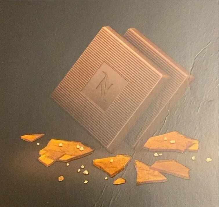 Chocolat au lait avec éclats de caramel salé
