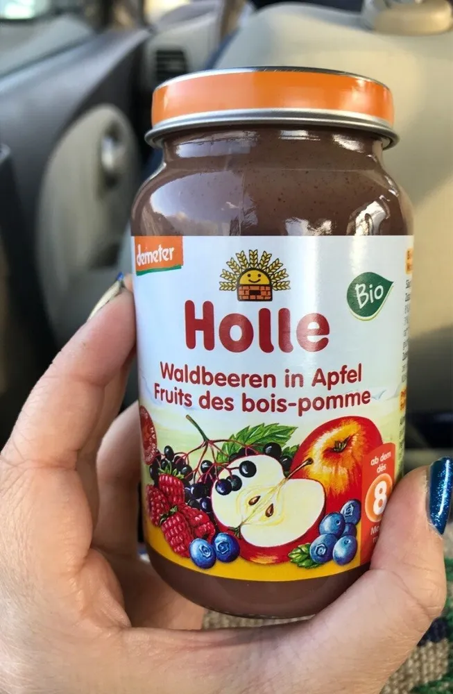 Waldbeeren in Apfel