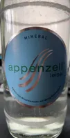 natürliches mineralwasser mit wenig kohlensäure