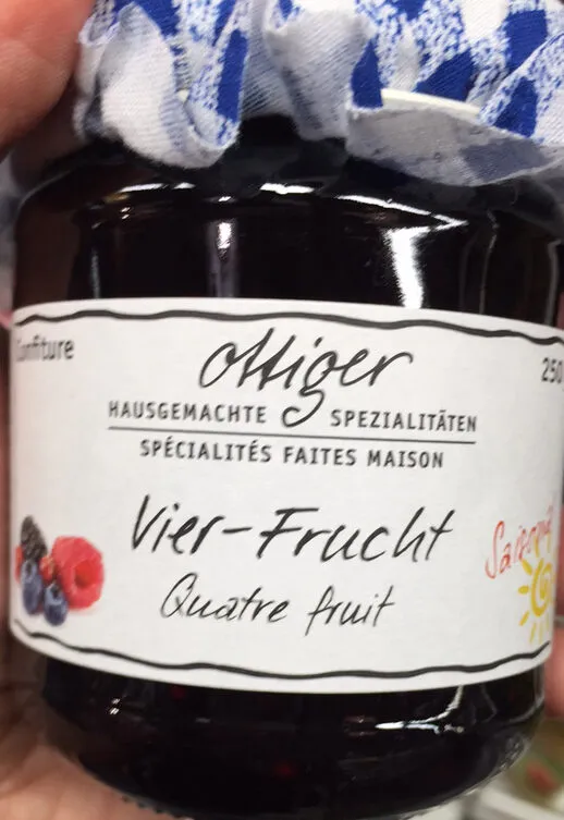 Spécialités faites maison quatre fruit confiture