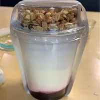 Yogurte avec fruits