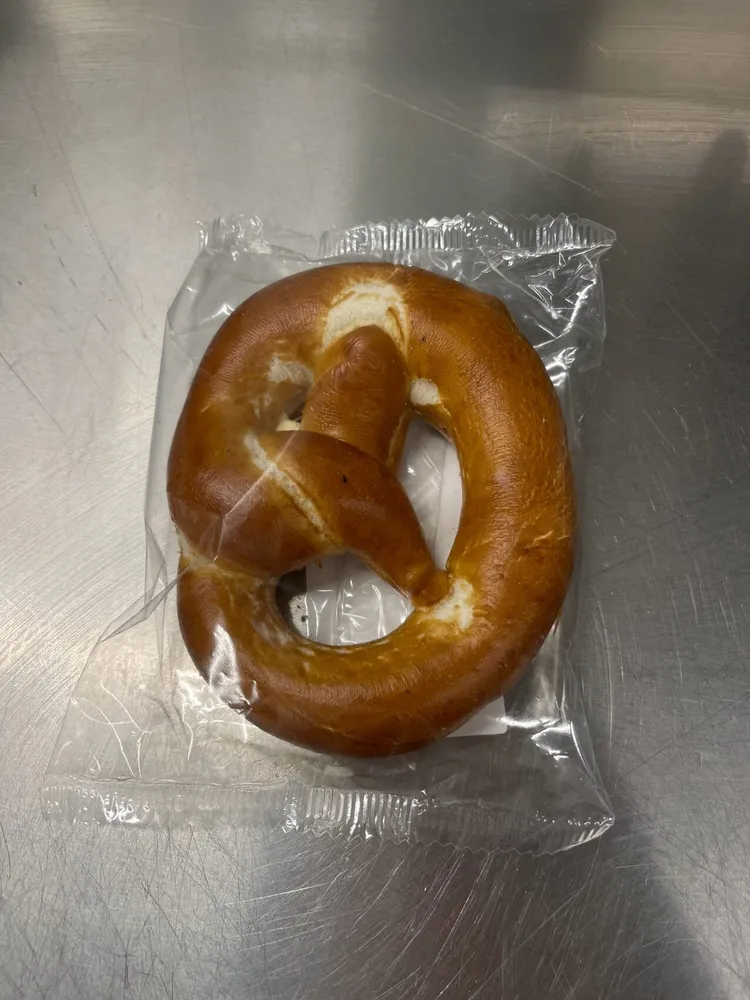 Laugenbrezel mit Butter