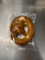 Laugenbrezel mit Butter
