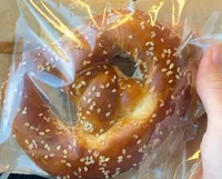 Laugenbretzel mit Feigenfrischkäse