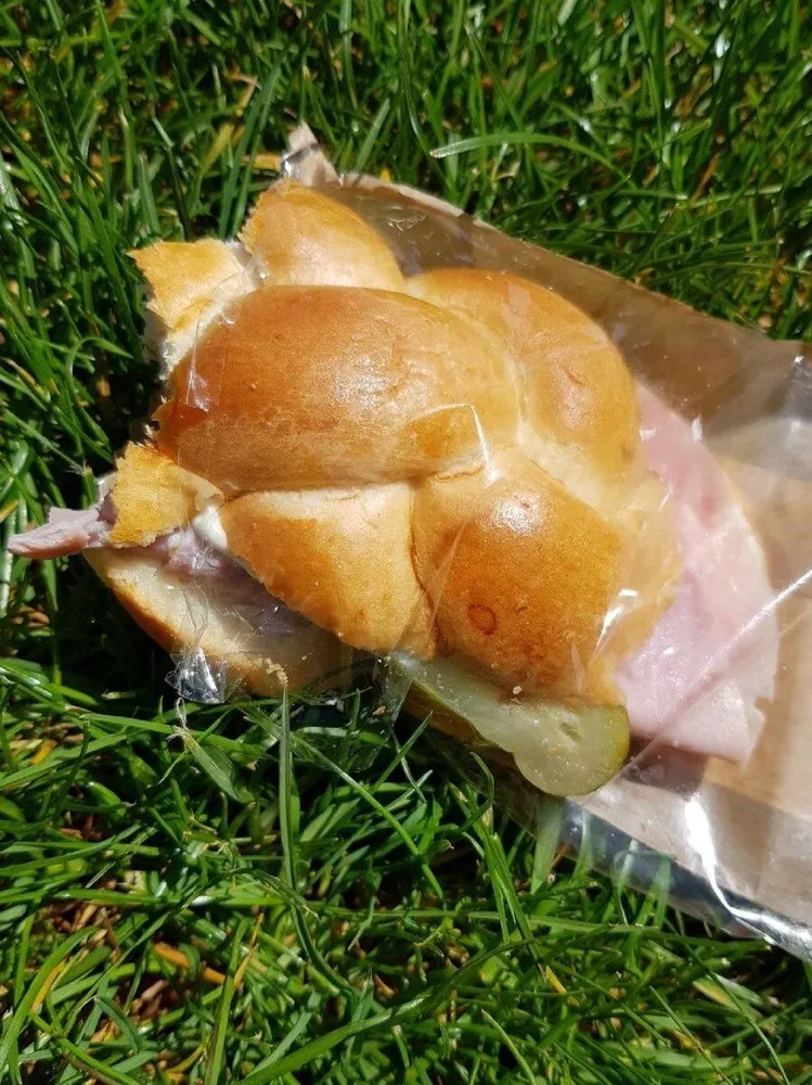Sandwich avec du jambon de devant cuit