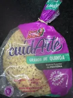 Arepa de maíz con queso y granos de quinoa