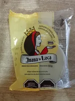 Alfajor relleno de dulce de leche con cobertura de simil chocolate blanco
