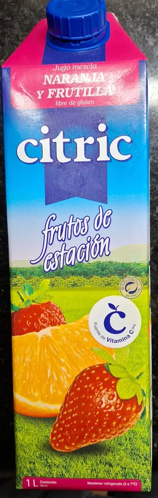 Frutas de estación naranja y frutilla