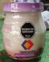 Yogur con colchón de frutilla y moras