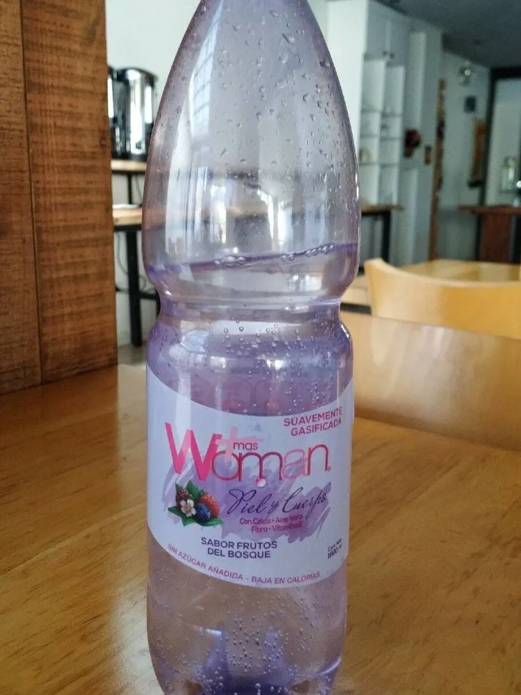 Más woman frutos del bosque