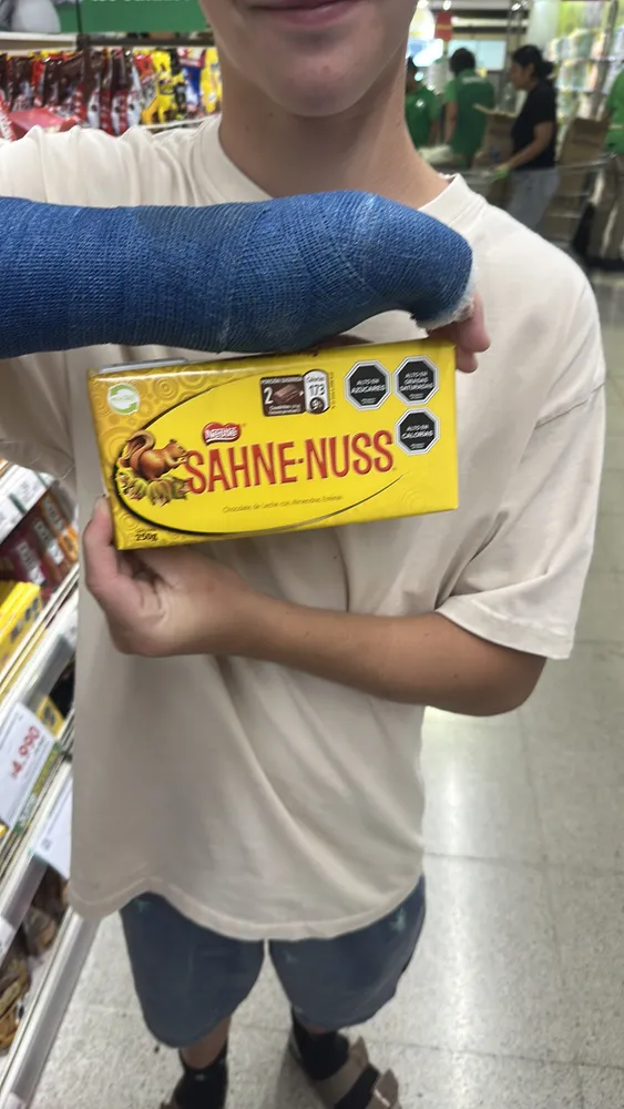 SAHNE-NUSS Chocolate de Leche con Almendras Enteras