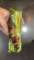 Rollo Bizcocho relleno con manjar de repostería cubierto con cobertura sabor chocolate