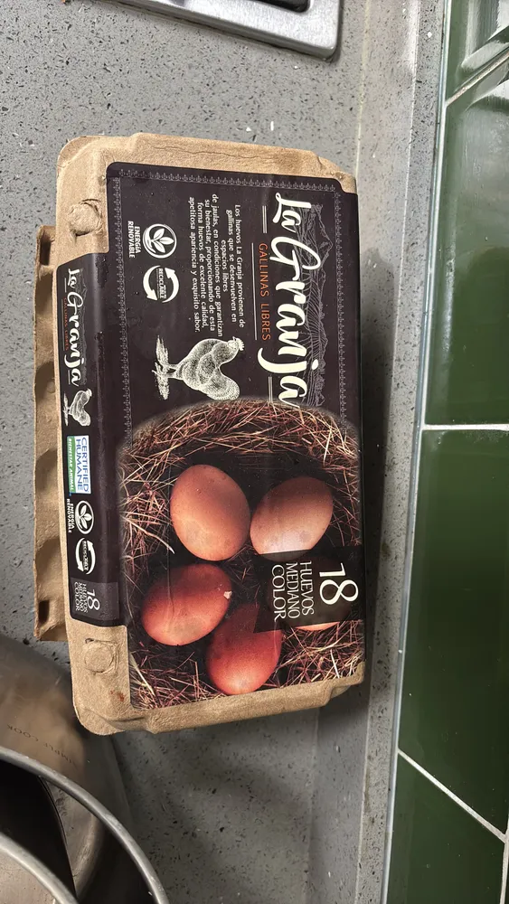 18 HUEVOS MEDIANO COLOR GALLINAS LIBRES