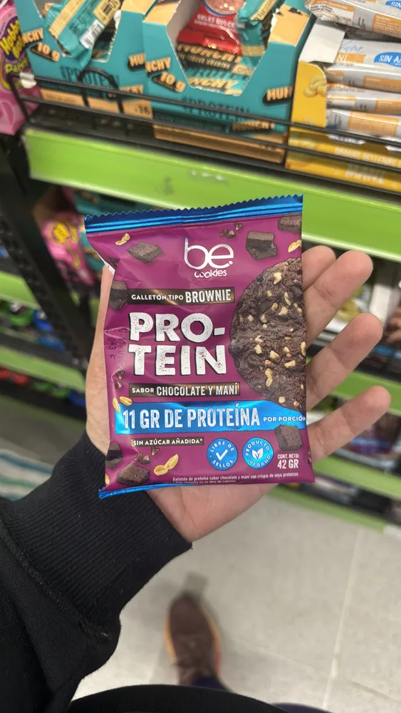 Galletón tipo Brownie PROTEIN sabor chocolate y maní