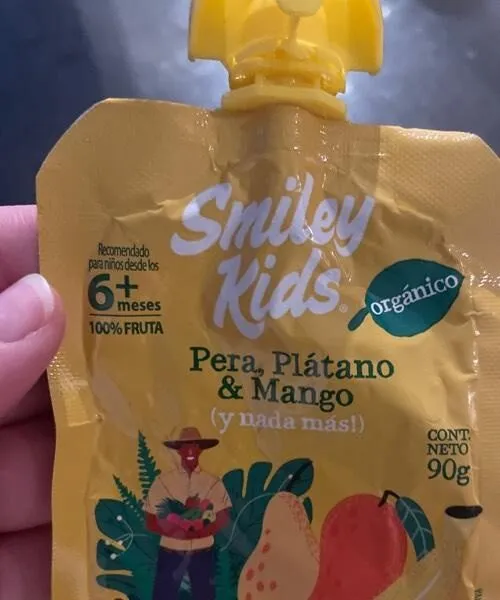 Colado de frutas pera, plátano, mango