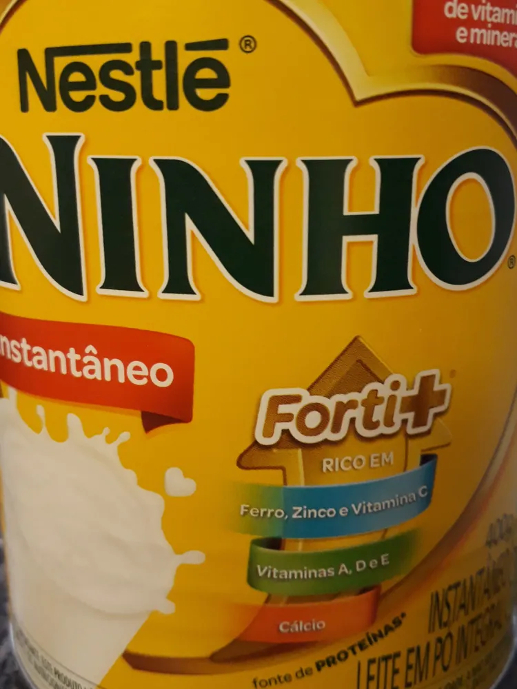 Leite em pó integral instantâneo