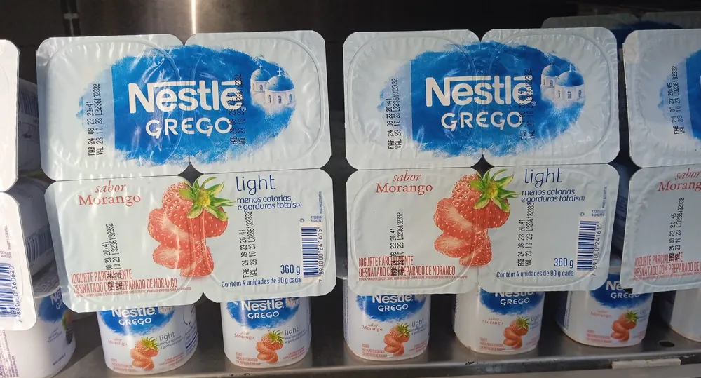 Yogurte Nestlé BJ Grego sabor morango