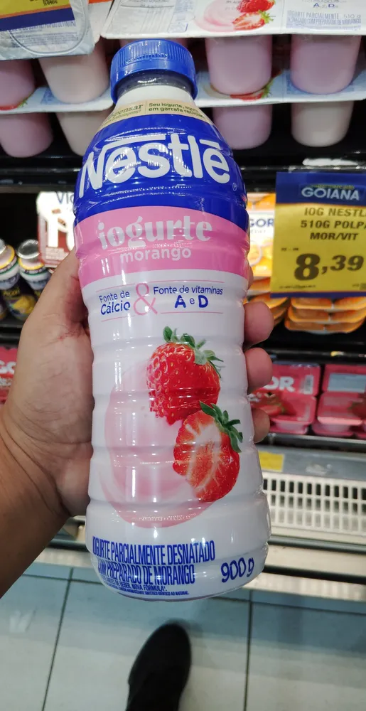 Iogurte Parcialmente Desnatado Morango Nestlé Garrafa 900g