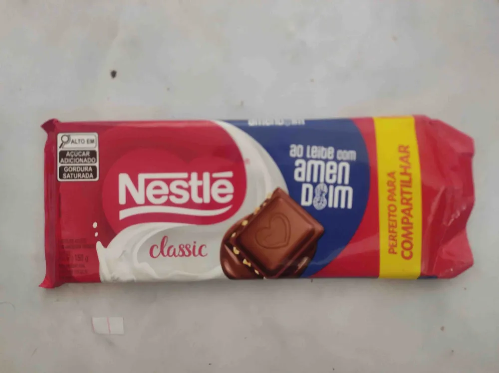 Chocolate, ao leite, com amendoim