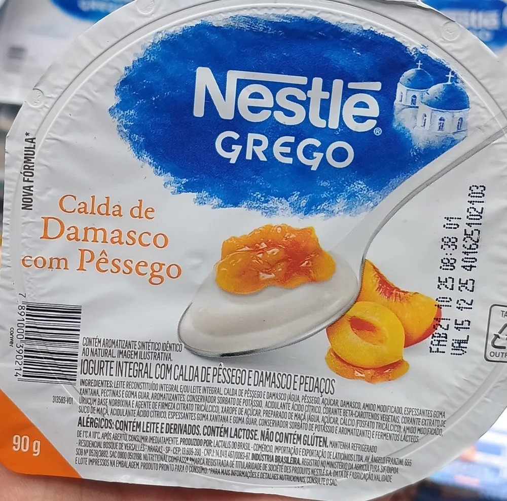 Iogurte grego com calda de damasco com pêssego