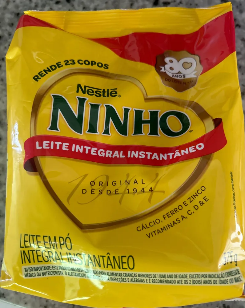 Leite em pó integral instantâneo